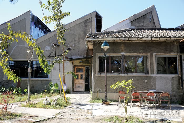 Joyang Bangjik Cafe (조양방직)