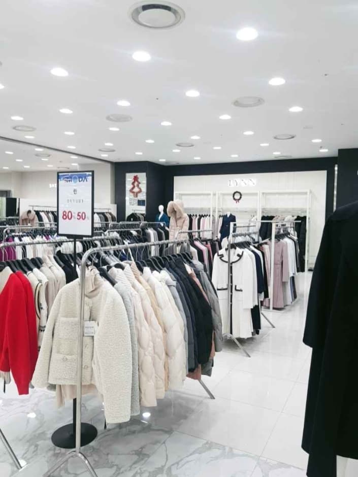 Lynn - MODA Outlet Incheon Branch [Tax Refund Shop]  (린 모다아울렛 인천점)