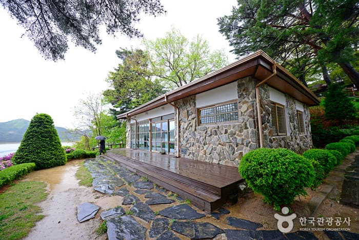 Villa of Rhee Syngman (이승만별장(고성))