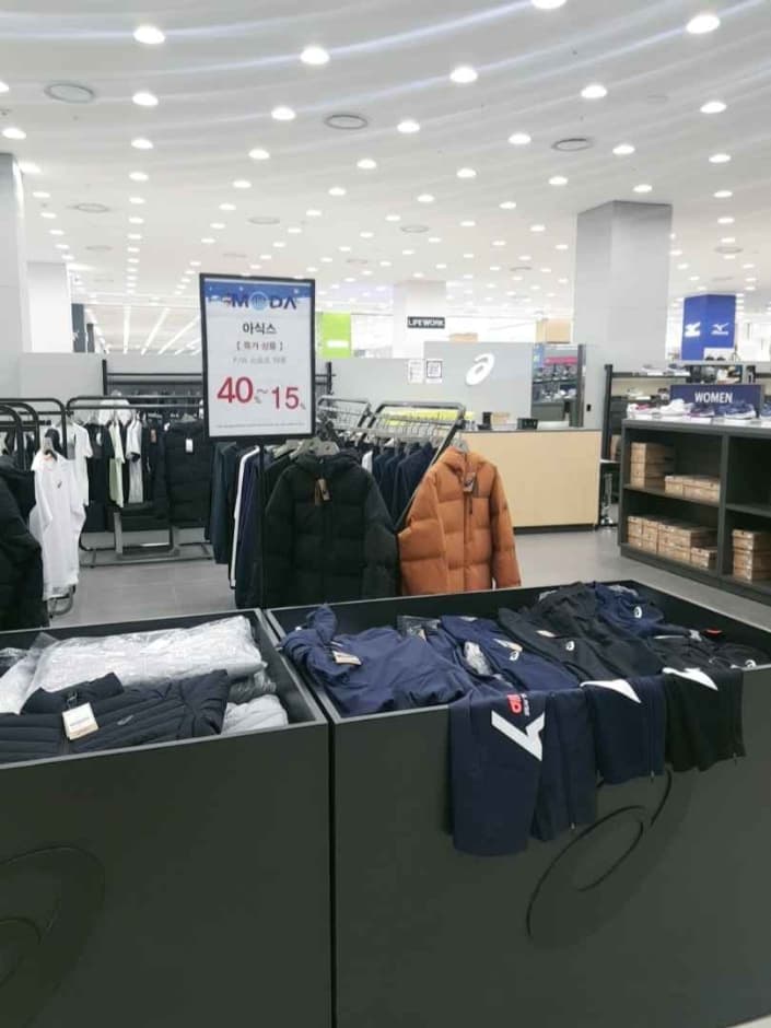 Asics - MODA Outlet Incheon Branch [Tax Refund Shop] (아식스 모다아울렛 인천점)