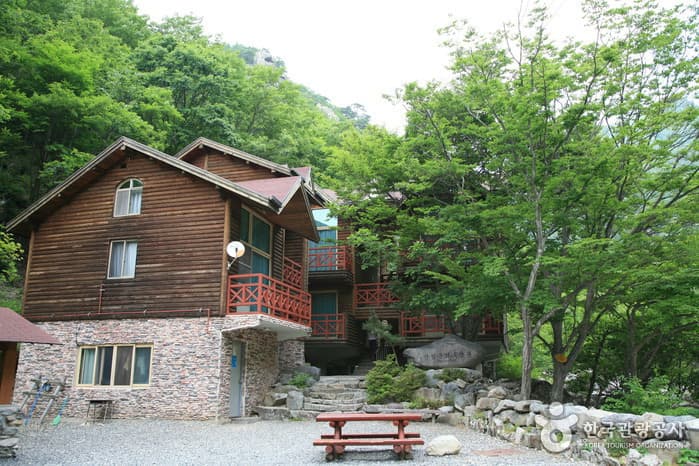 Sinbulsan Falls National Recreational Forest (국립 신불산폭포자연휴양림)