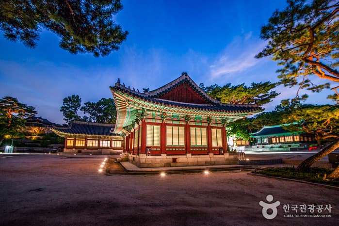 Changgyeonggung Palace (창경궁)