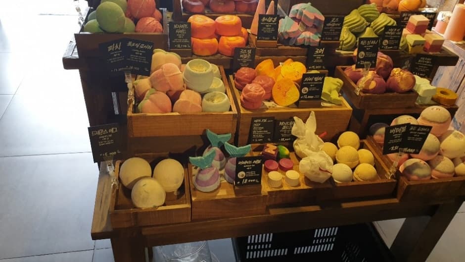 ㈜러쉬코리아 경리단길점_2