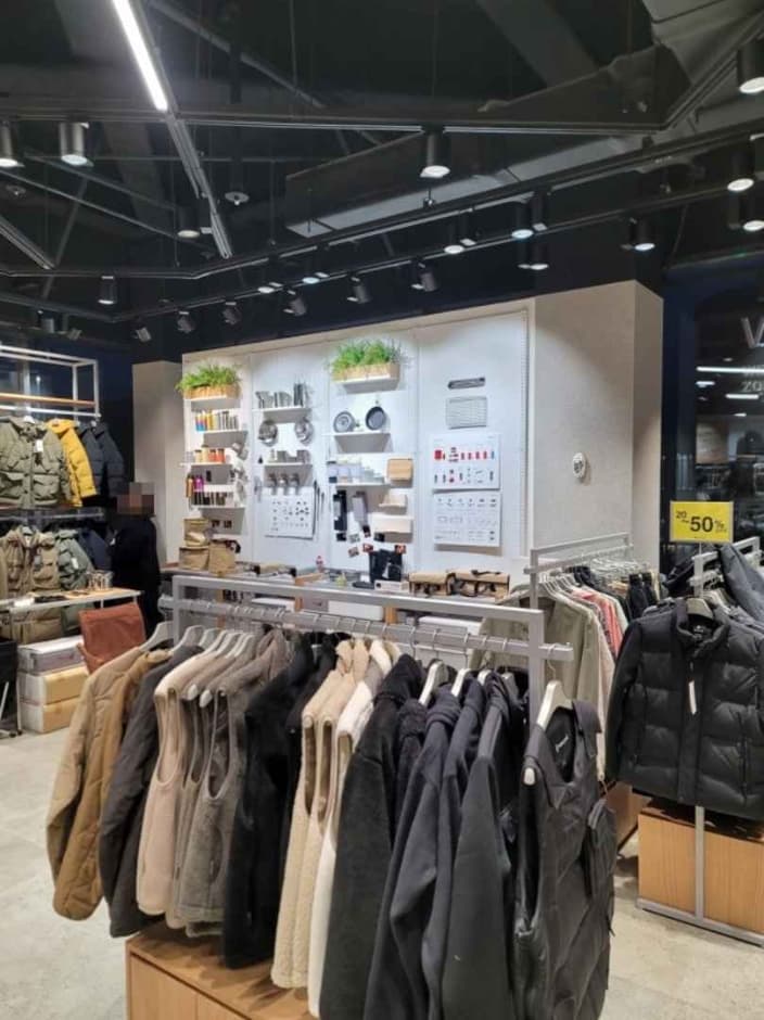 Snow Peak - Hyundai Outlets Songdo Branch [Tax Refund Shop] (스노우피크 현대아울렛 송도)