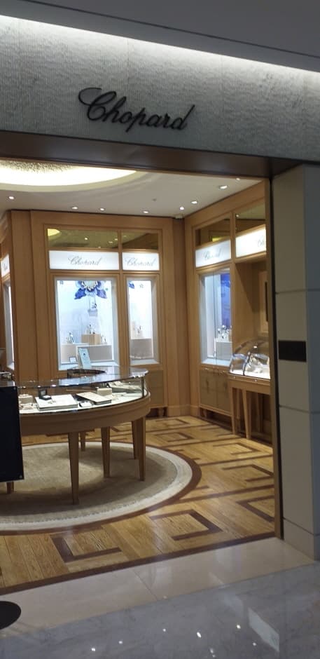 Chopard - Shinsegae Gangnam Branch [Tax Refund Shop] (쇼파드 신세계 강남)