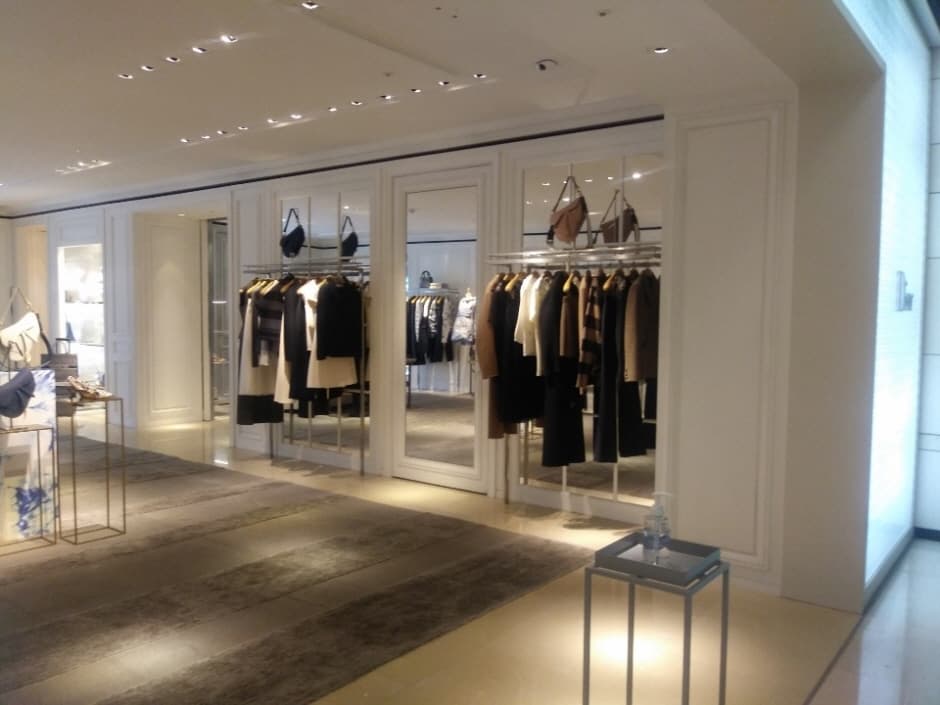 디올 현대 본점 2층_3