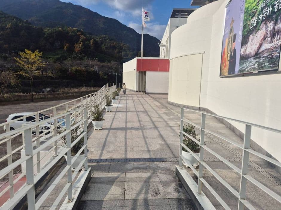 241114_하동_야생차박물관_본관과체험관사이 경사로
