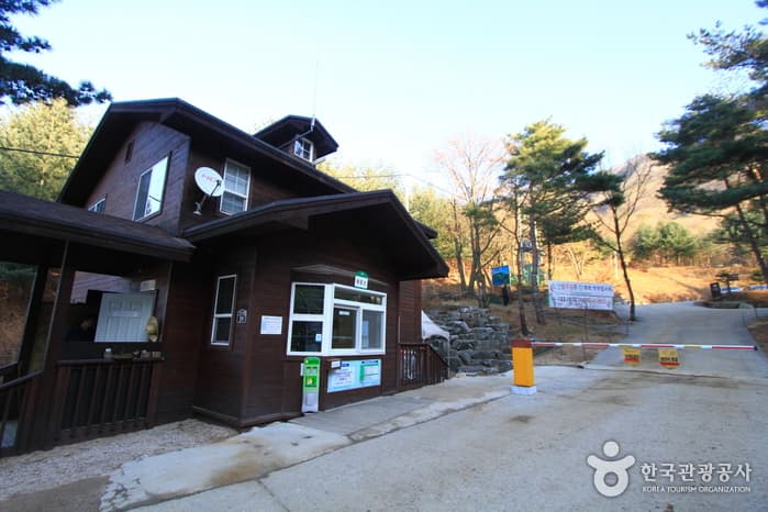 Unaksan National Recreational Forest (국립 운악산자연휴양림)
