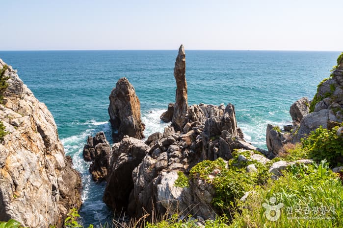 Chuam Chotdaebawi Rock (추암 촛대바위)