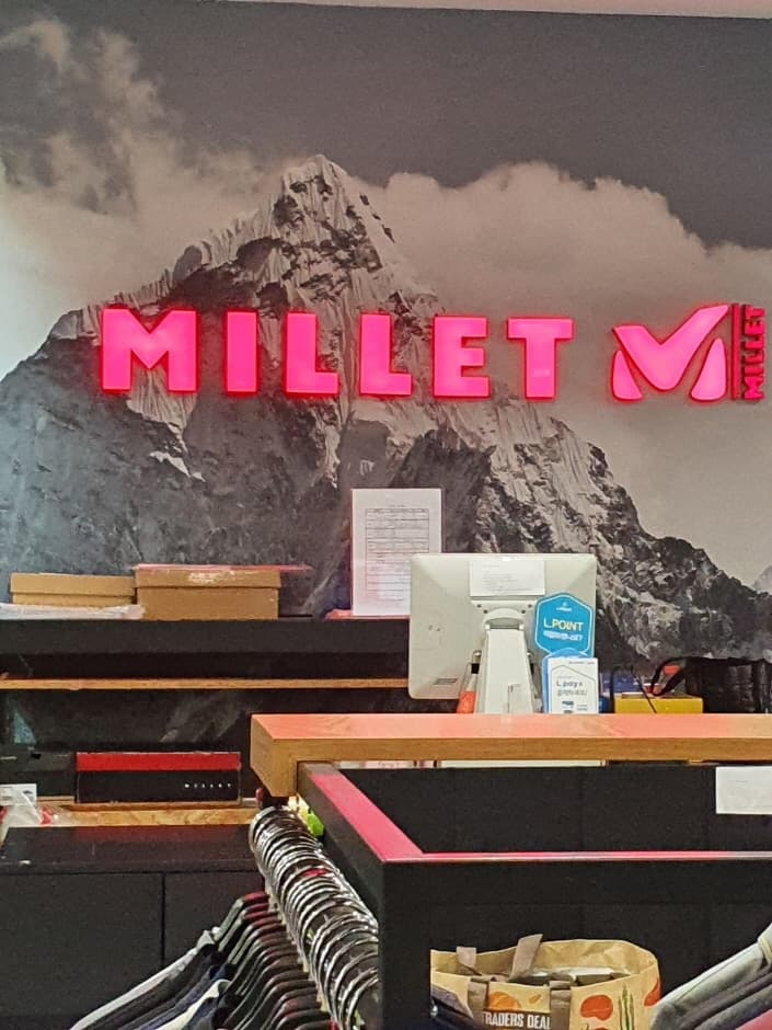 Millet - Lotte Factory Gasan Branch [Tax Refund Shop] (밀레 롯데팩토리 가산)