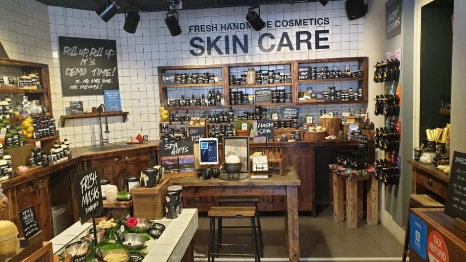 ㈜러쉬코리아 경리단길점_4