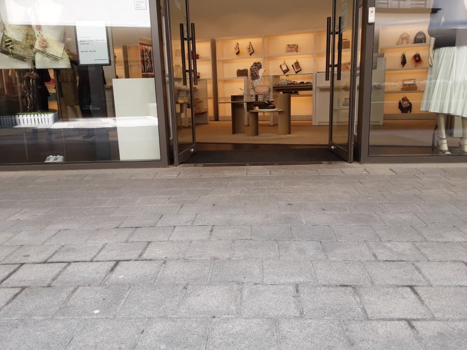 펜디 롯데아울렛 동부산점_2