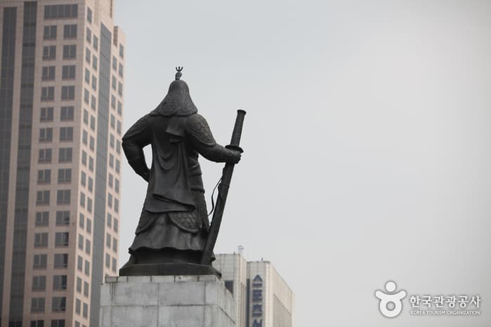 이순신장군동상