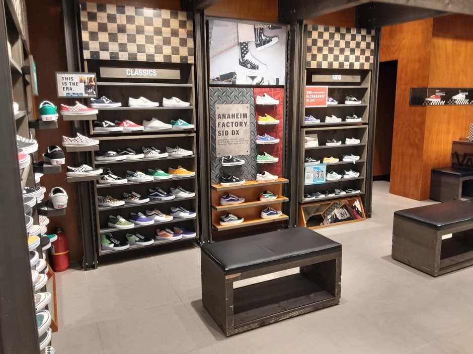 Vans - Starfield Hanam Branch [Tax Refund Shop] (반스 스타필드하남)