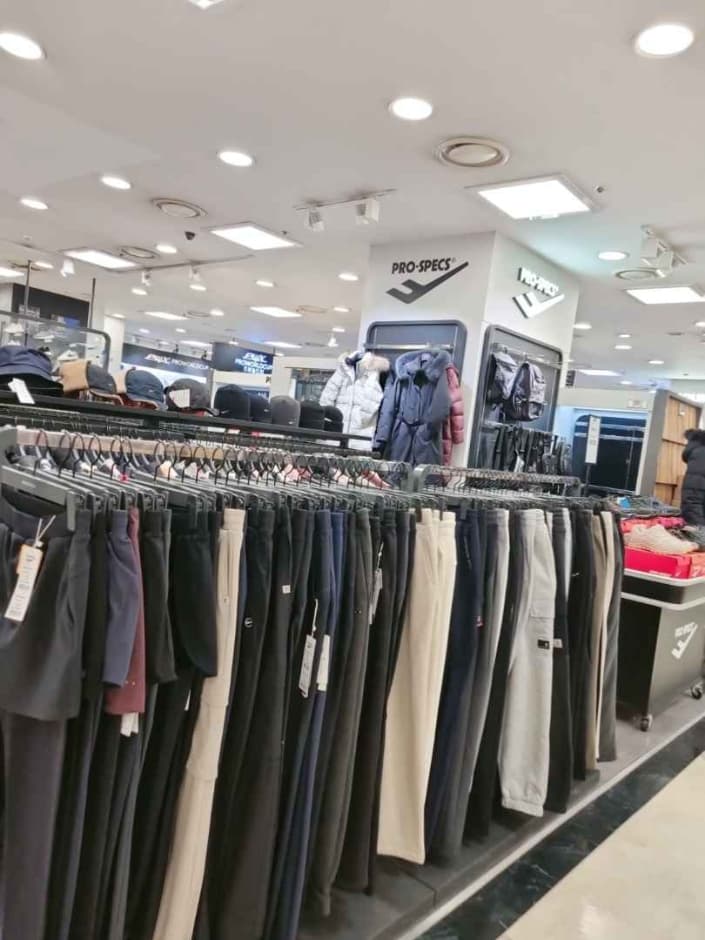 Pro - Newcore Sanbon Branch [Tax Refund Shop] (프로스펙스 뉴코아 산본점)