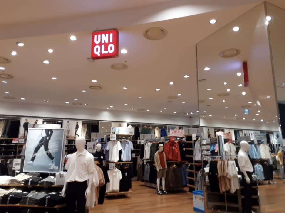 Uniqlo - Mario Outlet Branch [Tax Refund Shop] (유니클로 마리오아울렛)
