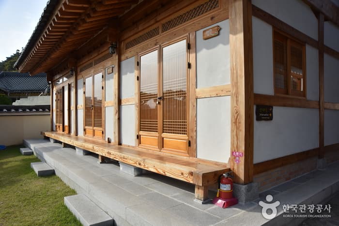 경북_경주_청공한옥_연꽃-유채01