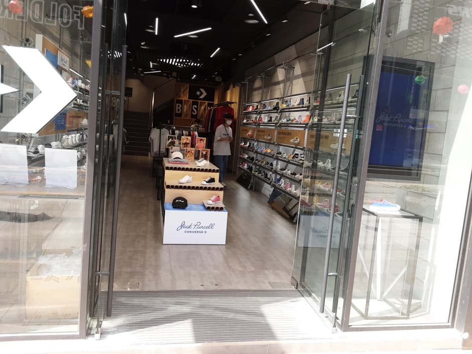 Converse - Gwangbok Branch [Tax Refund Shop] (컨버스 광복)