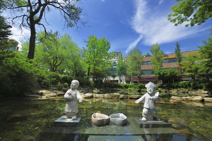 Hwangji Pond (황지연못)