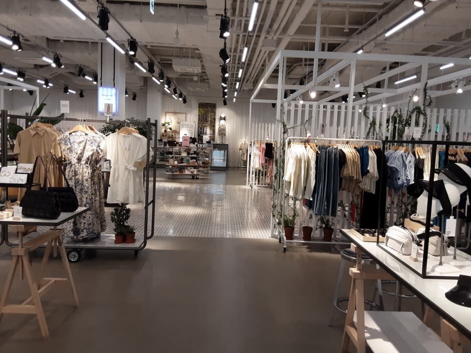 앤아더스토리즈 스타필드하남점_3