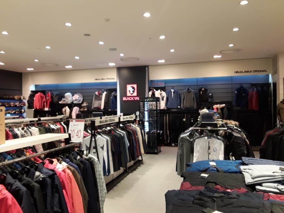 Black Yak - Lotte Cheongju Branch [Tax Refund Shop] (블랙야크 롯데청주)