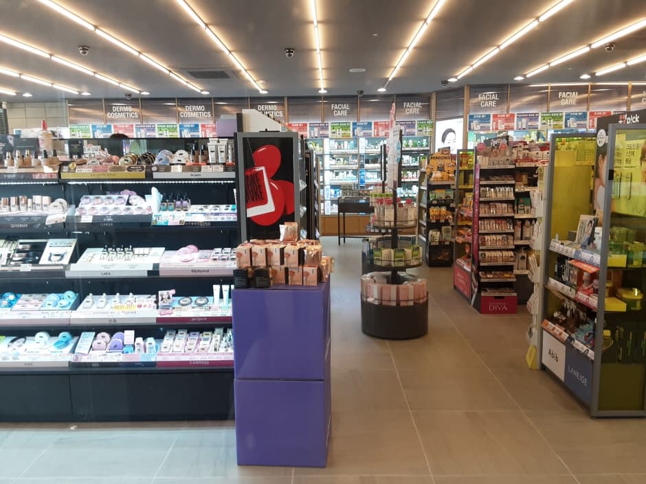 Olive Young - Gwangan Beach Branch [Tax Refund Shop] (올리브영 광안비치)