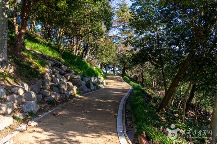 한국관광공사 추천 2월 걷기여행길_유달산 일주도로 및 둘레숲길 유달산 둘레길_1