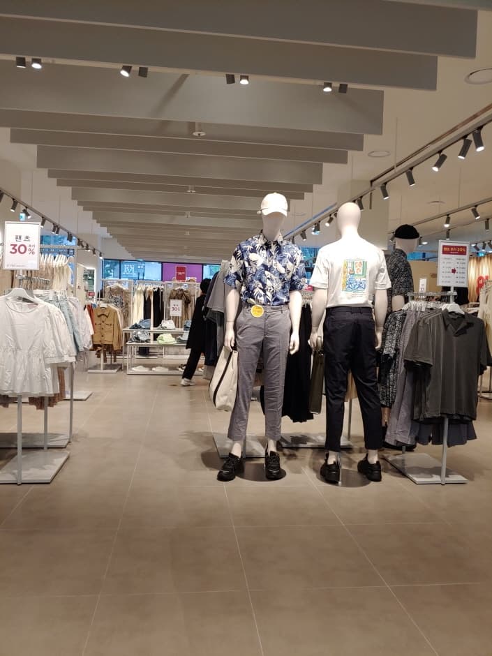 에잇세컨즈 용인 와이스퀘어점_2