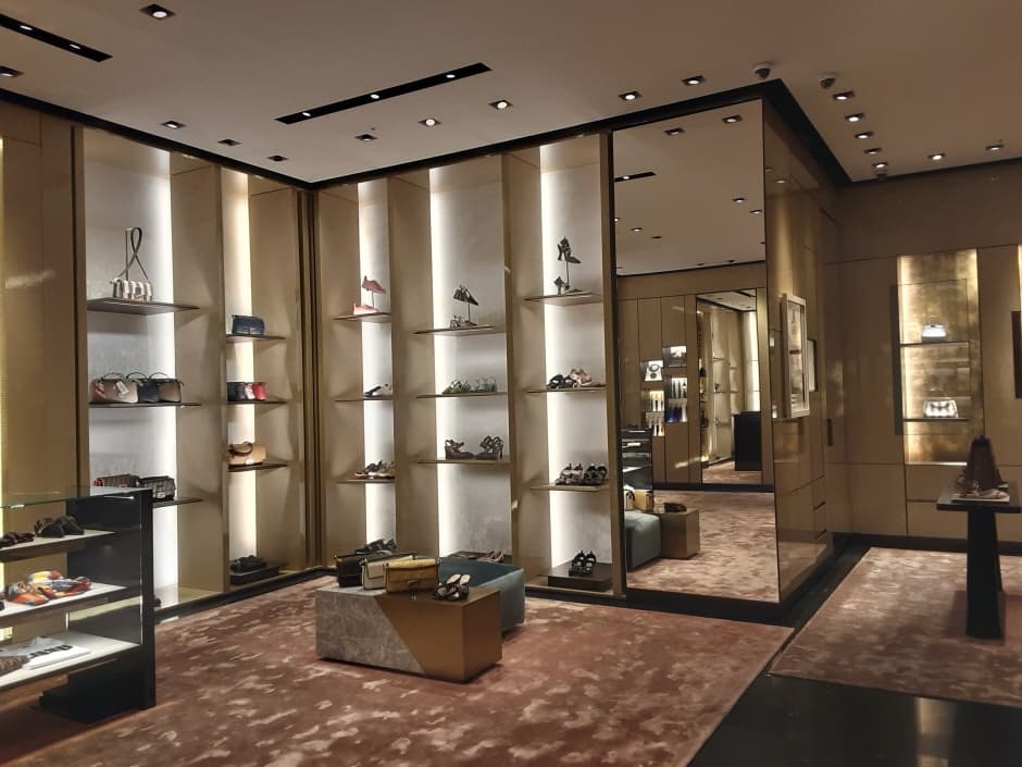 Fendi - Lotte Avenuel World Tower Branch [Tax Refund Shop] (펜디 롯데 에비뉴엘월드타워점)