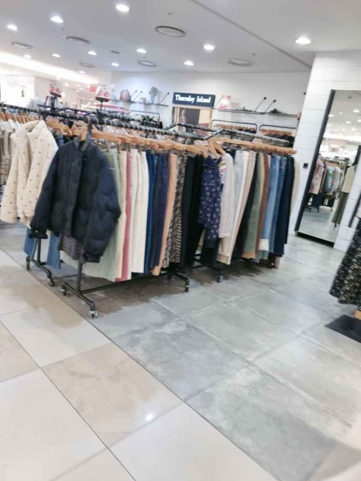 Thursday Island [Tax Refun Shop] (써스데이아일랜드)