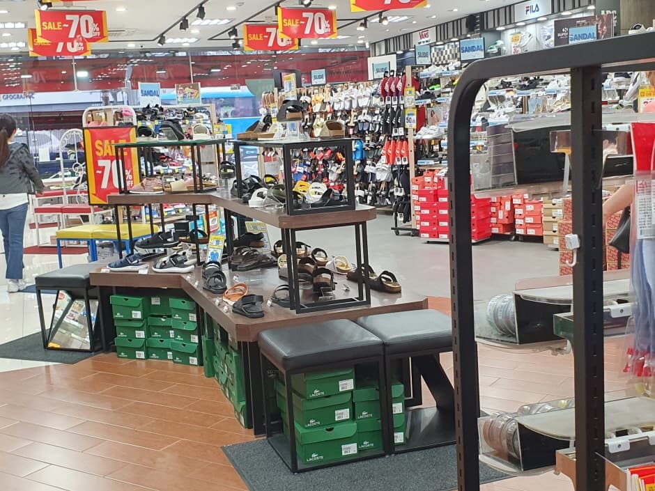 ABC-Mart - Bucheon Simgok Branch [Tax Refund Shop] (ABC마트 ST부천심곡점)