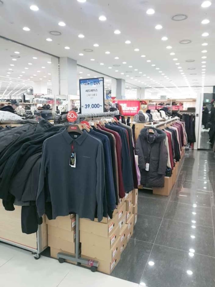 The Redface - MODA Outlet Incheon Branch [Tax Refund Shop]  (레드페이스 모다아울렛 인천점)