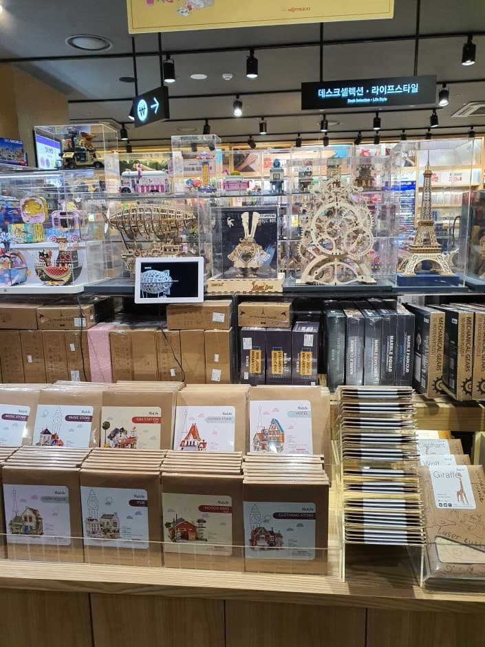 핫트랙스 합정점_4