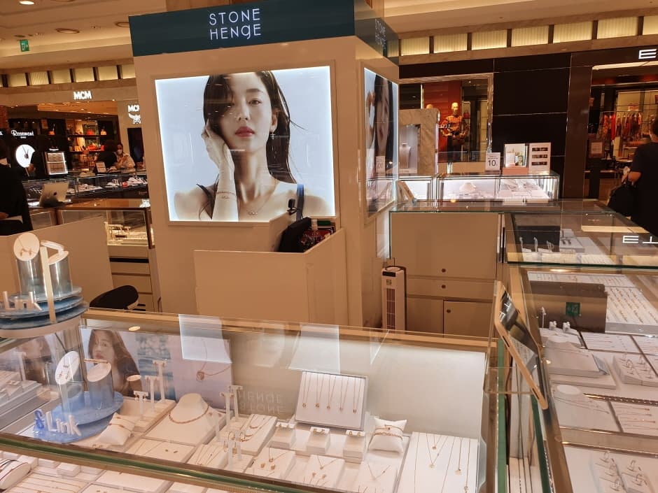 Stonehenge - Hyundai Jungdong Branch [Tax Refund Shop] (스톤헨지 현대 중동점)