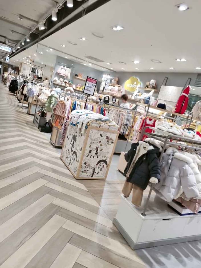 mOimOLn - NC Singuro Branch [Tax Refund Shop] (모이몰른 nc신구로)