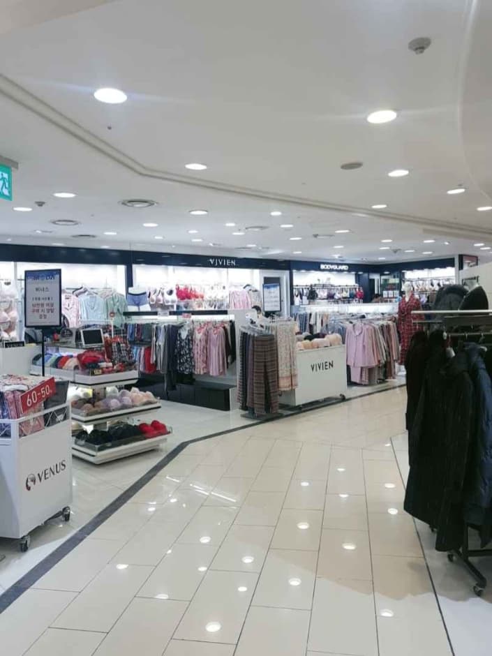 Vivienne - MODA Outlet Bupyeong Branch [Tax Refund Shop] (비비안 모다아울렛 부평점)