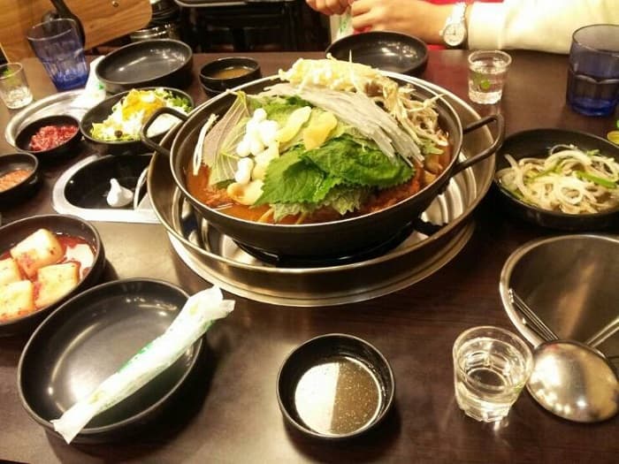 Dopgamjatang (돕감자탕)
