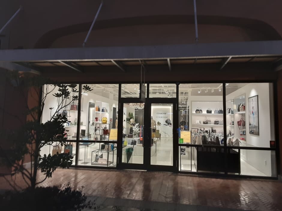 Kolon Couronne - Shinsegae Busan Branch [Tax Refund Shop] (코오롱 쿠론 신세계부산)