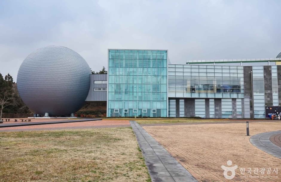 Jeju Starlight World Park and Planetarium (제주별빛누리공원)