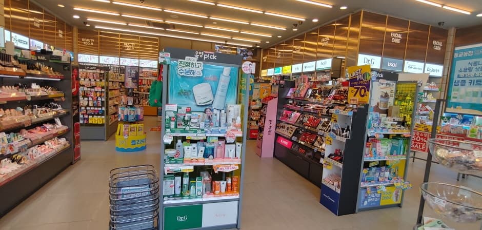 Olive Young - Donggyo-dong Branch [Tax Refund Shop] (올리브영 동교동)