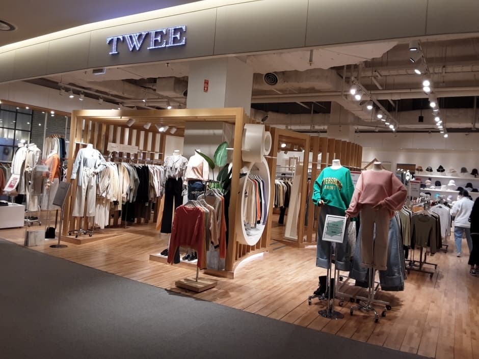 Twee - Lotte Dongbusan Branch [Tax Refund Shop] (트위 롯데동부산)