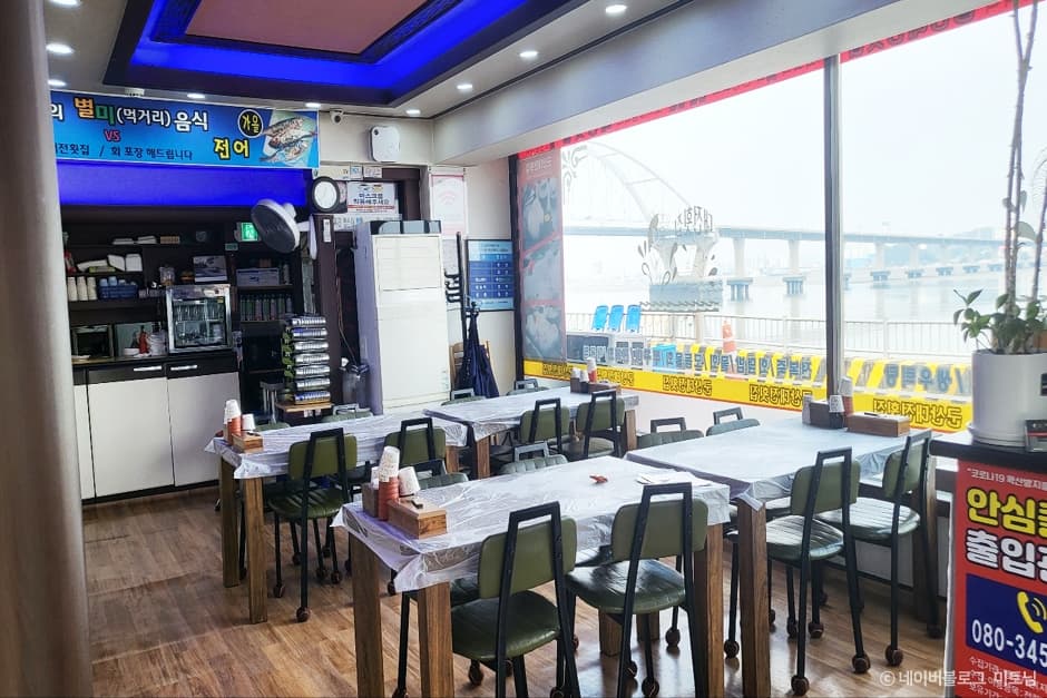 전라북도_군산시_군산대전횟집_내부_2