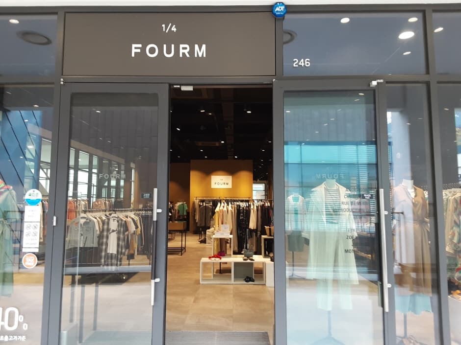 The Handsome Fourm Studio - Hyundai Songdo Branch [Tax Refund Shop] (한섬 폼 현대송도)