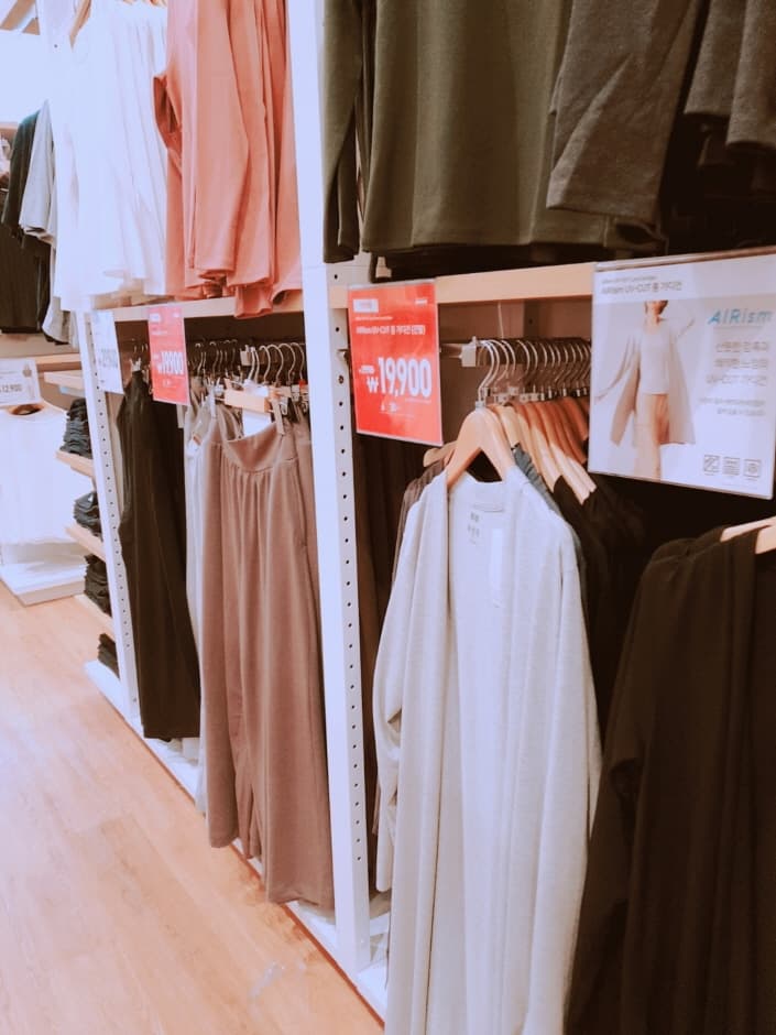 Uniqlo - Jeju Ido Branch [Tax Refund Shop] (유니클로 제주이도)