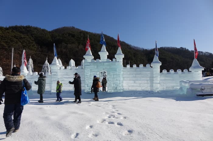 Pocheon Baegungyegok Valley Dongjangkun Festival (포천 백운계곡 동장군축제)
