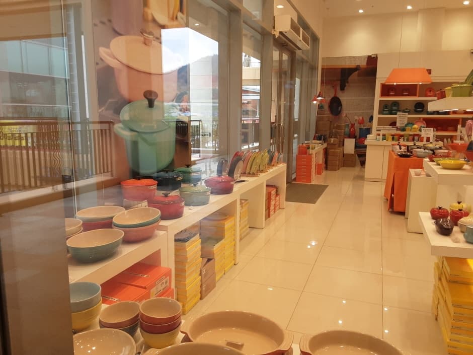 Le Creuset - Lotte Gimhae Branch [Tax Refund Shop] (르크루제 롯데김해)