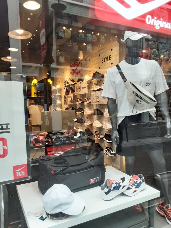 Pro - Chuncheon Myeongdong Branch [Tax Refund Shop] (프로스펙스 춘천명동점)