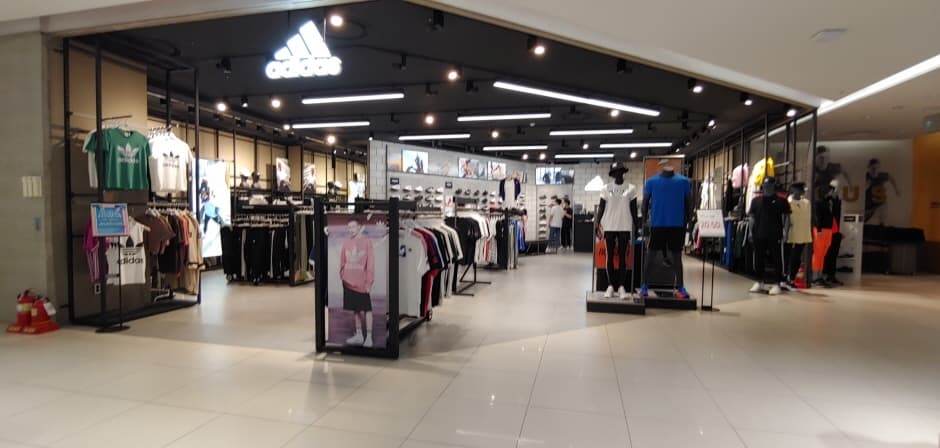 Adidas - Lotte Cheongnyangni Branch [Tax Refund Shop] (아디다스 롯데 청량리점)