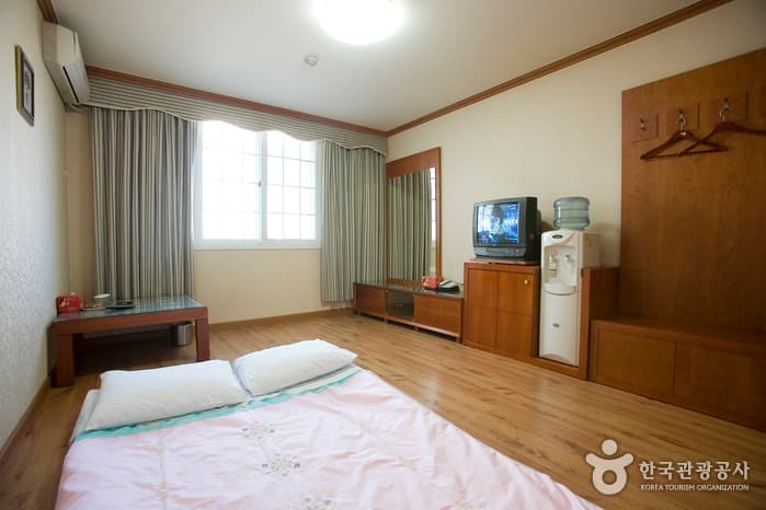 제주도_제주시_늘송파크텔_한실03