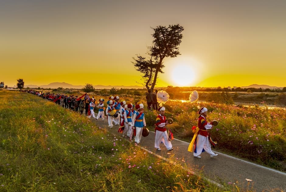 Gwangju Seochang Silver Grass Festival (광주 서창 억새축제)